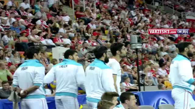 خوشحالی بازیکنان ایران از پیروزی در ست چهارم بازی لهستان