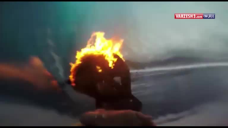موج سواری در میان آتش