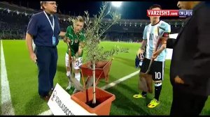 مراسم نمادین درختکاری قبل بازی آرژانتین - بولیوی