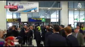 ورود بازیکنان رئال به منچستر و استقبال هواداران در فرودگاه
