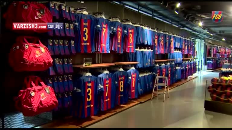 عرضه لباس جدید تیم بارسلونا در فروشگاه باشگاه