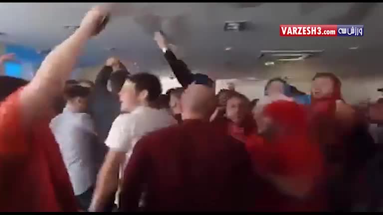 لگد شدن پرچم لهستان توسط هواداران انگلیس!