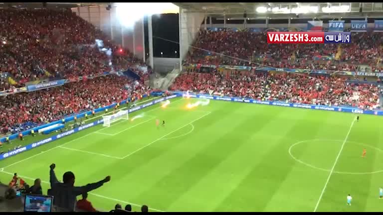 آتش بازی هواداران ترکیه از نگاه تماشاگران!
