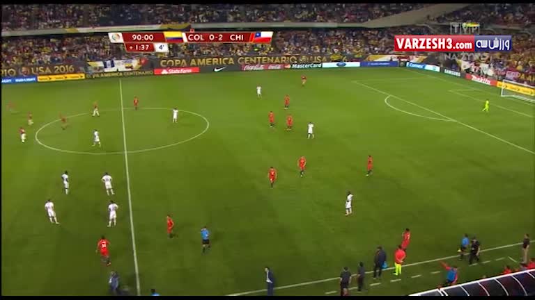 جیمی جامپ و زمین خوردن جالب همه در بازی کلمبیا-شیلی