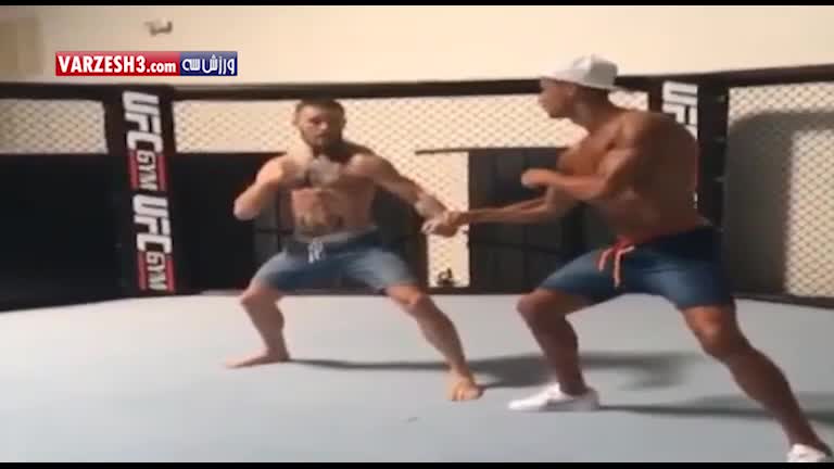 فیگورگیری جالب رونالدو در مقابل قهرمان UFC جهان