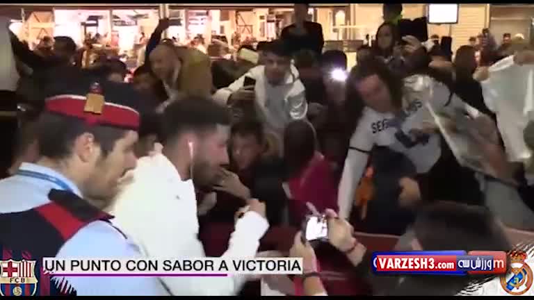 عکس و امضا راموس با هواداران بعد از نجات رئال در ال کلاسیکو