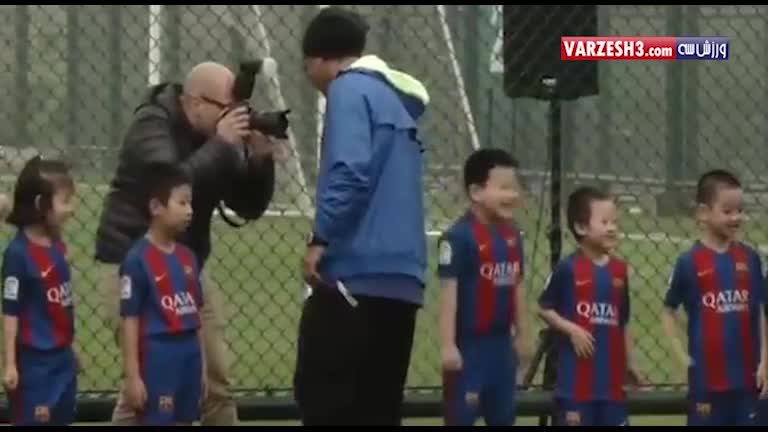 واکنش جالب کودکان چینی باشگاه بارسلونا به حضور رونالدینیو