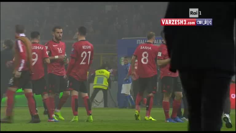 توقف بازی ایتالیا-آلبانی به علت پرتاب مواد آتش زا