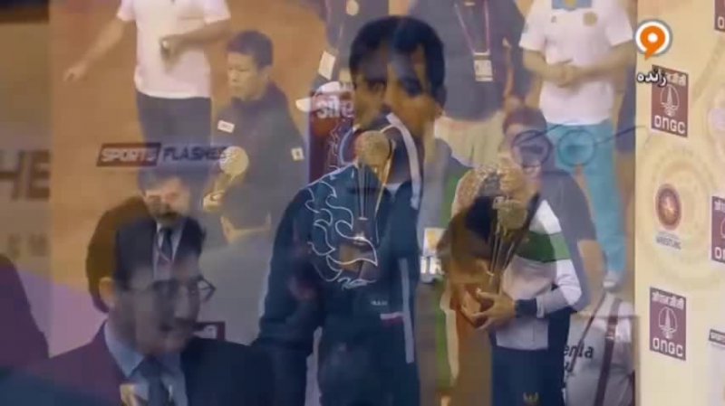 اهدای جام قهرمانی تیم ملی ایران در کشتی آزاد آسیا