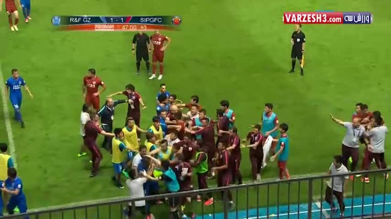 درگیری شدید بازیکنان در بازی گوانگژو - شانگهای SIPG