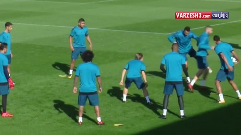حرکت خشن بنزما روی پای رونالدو در تمرین رئال مادرید