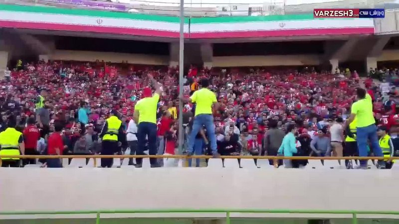 حضور غافلگیر کننده هواداران نساجی در ورزشگاه آزادی