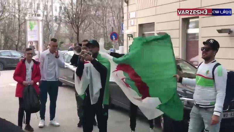 تماشاگران الجزایر قبل از بازی با ایران در شهر گراتس