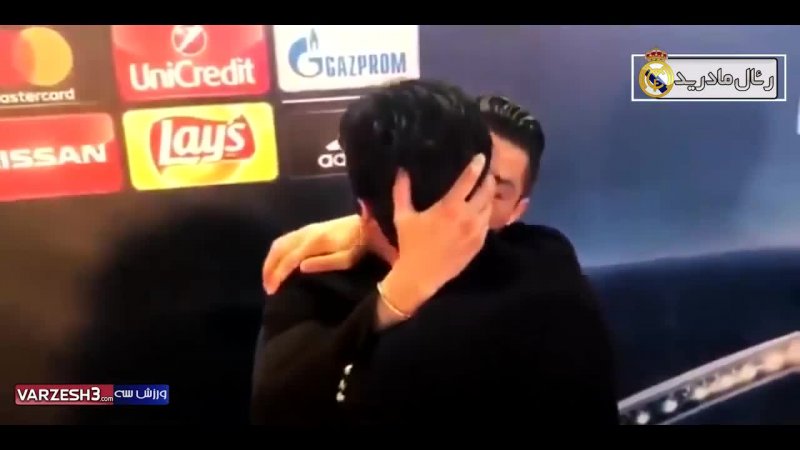 در آغوش گرفتن بوفون توسط رونالدو حین مصاحبه بعد از  بازی دیشب