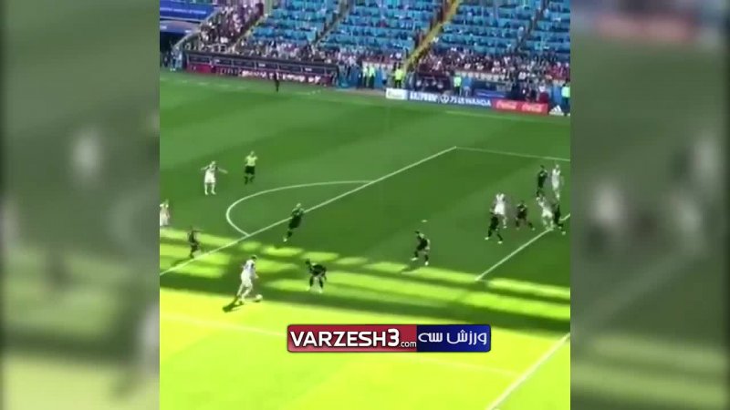 دو گل بازی آرژانتین - ایسلند و پنالتی مسی از جایگاه تماشاگران