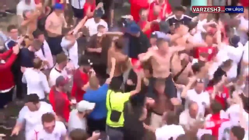 هواداران پر شور تونس و انگلیس در راه استادیوم