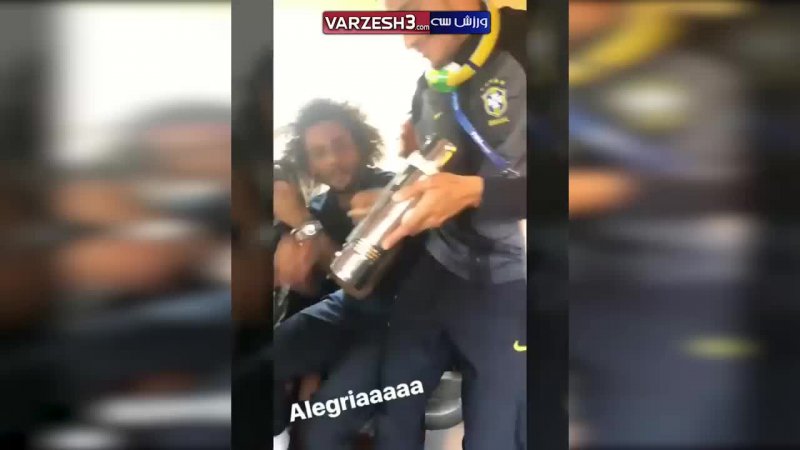 شادی و آواز برزیلی ها در اتوبوس 