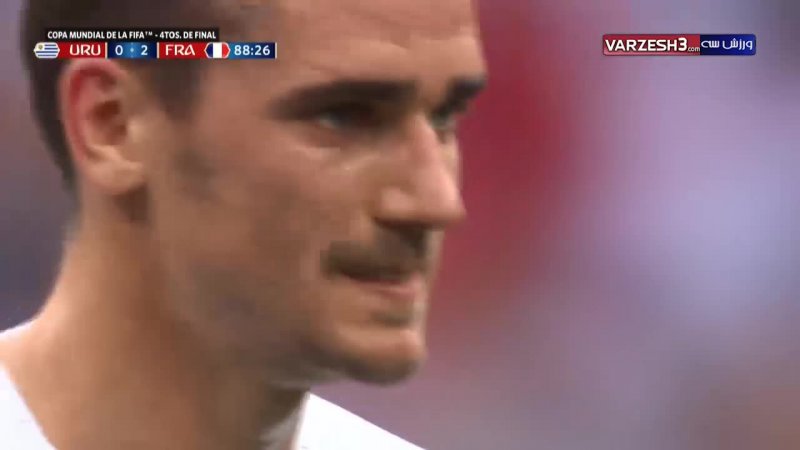 گریه بازیکن اروگوئه پیش از سوت پایان بازی 
