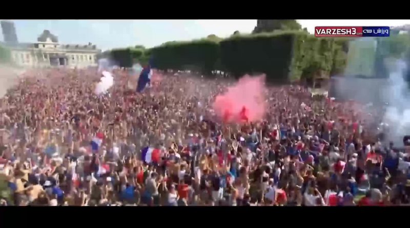 شادی فرانسوی ها بعد از گل اول به کرواسی کنار برج ایفل