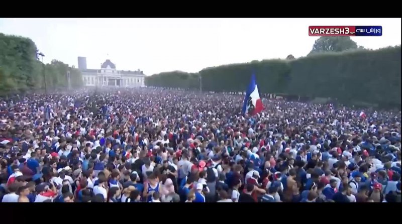 تجمع مردم فرانسه در کنار برج ایفل برای تماشای فینال جام جهانی 2018