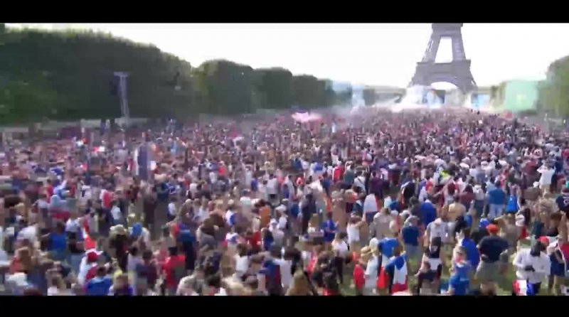 شادی مردم فرانسه در پاریس پس از گل دوم