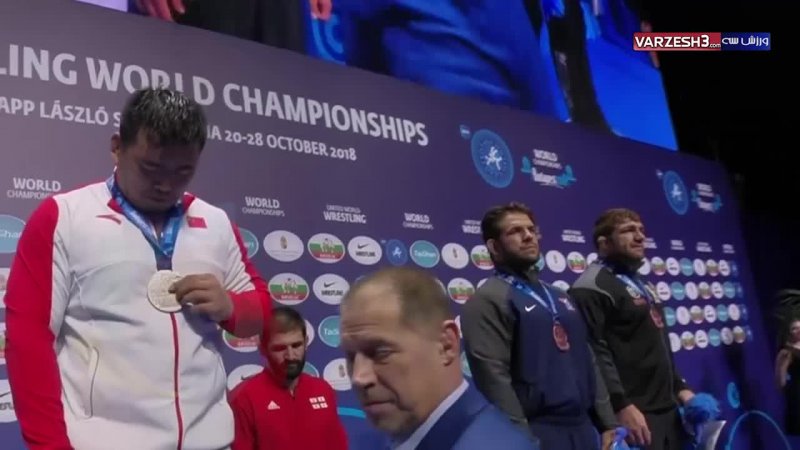 اهدای مدال برنز پرویز هادی در مسابقات کشتی قهرمانی جهان