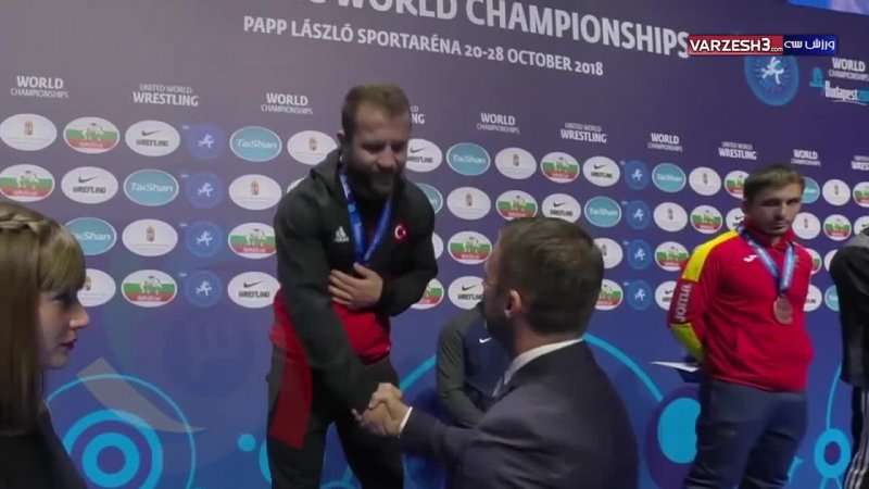 اهدای مدال برنز حسن یزدانی در مسابقات کشتی قهرمانی جهان