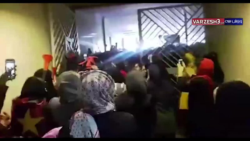 ورود و تشویق هواداران بانوان در استادیوم آزادی