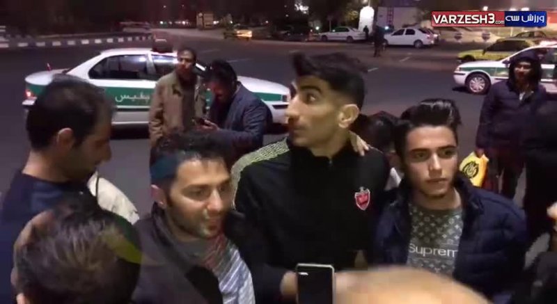 کل‌کل جالب هواداران تراکتور با بیرانوند در استقبال از کاروان پرسپولیس در تبریز