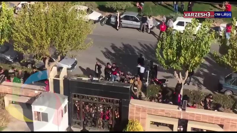 شهروندخبرنگار: تشویق هواداران پرسپولیس قبل بازی با سپاهان