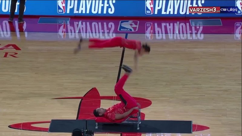 حرکت فوق العاده ژیمناستیک در حاشیه مسابقات NBA
