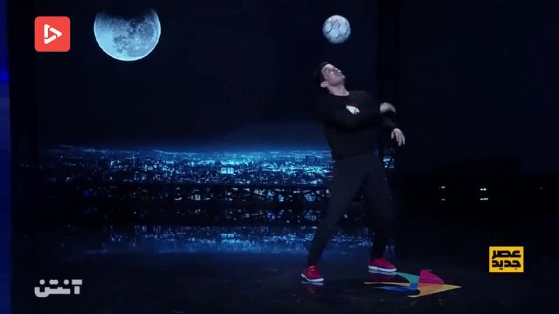 فری استایل فوق العاده با توپ فوتبال در برنامه عصرجدید
