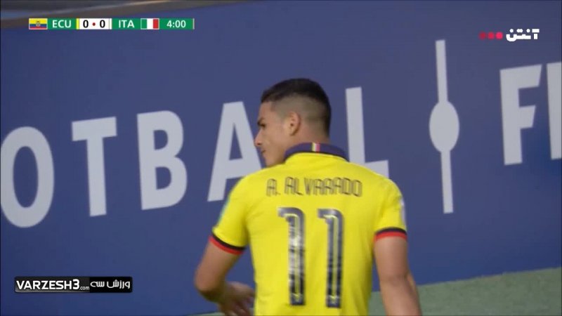 دبل سیو تماشایی دروازه بان تیم ملی جوانان ایتالیا مقابل اکوادور