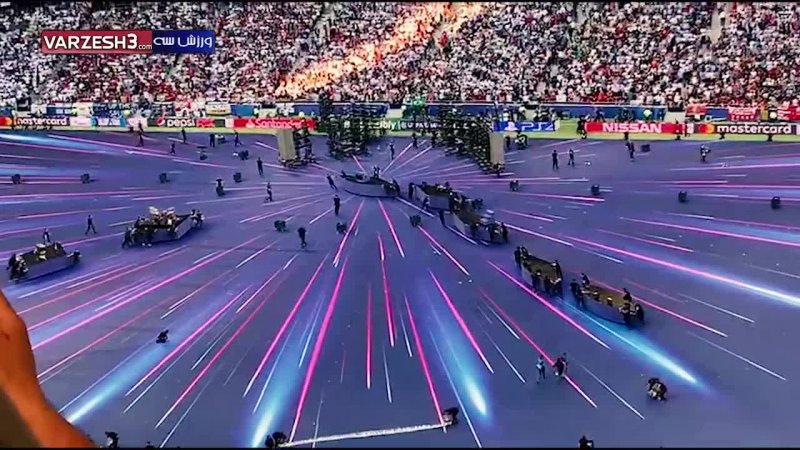 مورچه های کارگر در زمین فینال لیگ قهرمانان اروپا 
