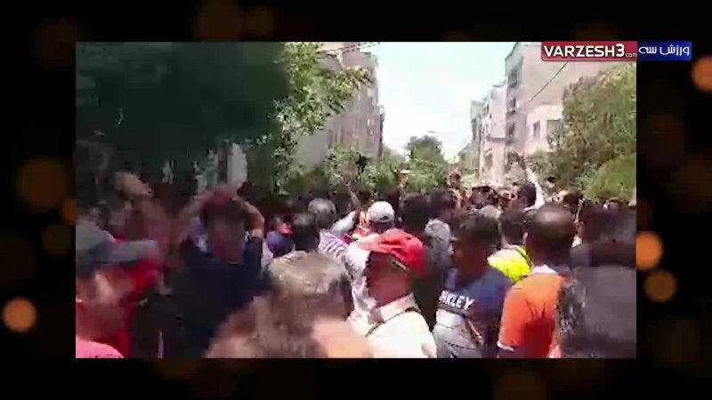 اعتراض هواداران پرسپولیس در میدان پیروزان