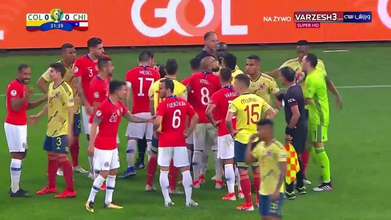درگیری شدید بازیکنان شیلی و کلمبیا در نیمه اول 