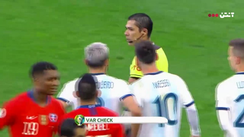 اخراج مسی و درگیری بازیکنان آرژانتین و شیلی