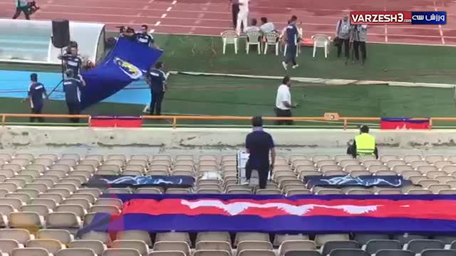 تنها هوادار تیم کامبوج در استادیوم آزادی