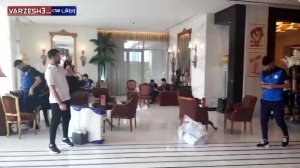 استقلالی ها در لابی هتل آماده اعزام به محل مسابقه